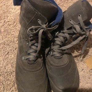 Grey winter boots size 9